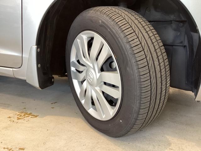 フィット １３Ｇ・Ｆパッケージ　光触媒抗菌消臭施工済　ナビ　ＥＴＣ　ワンセグＴＶ　エコアイドル　キーレスエントリー　スマートキーシステム　横滑り防止　バックモニター　ＤＶＤ再生機能　盗難防止システム　マニュアルエアコン　４ＷＤ（22枚目）