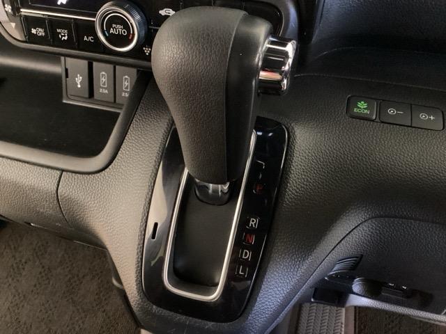 Ｎ－ＢＯＸカスタム Ｇ・Ｌホンダセンシング　光触媒抗菌消臭施工済　ナビ　シートヒーター　ＥＴＣ　エアコン　衝突被害軽減装置　シ－トヒ－タ－　ＶＳＡ　パワーウィンドウ　エアバック　ベンチシート　４ＷＤ車　キーフリー　地デジ　サイドエアバック（8枚目）