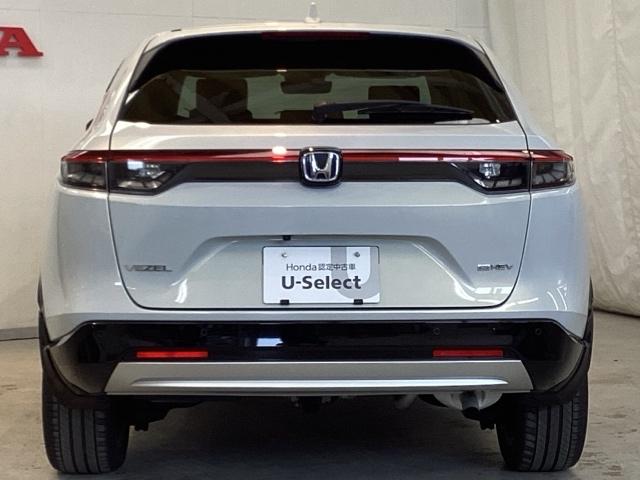 ヴェゼル ｅ：ＨＥＶＺ　光触媒抗菌消臭施工済　障害物センサー　ナビ　シートヒーター　ＥＴＣ　盗難防止装置　Ｒカメラ　フルセグテレビ　スマ－トキ－　アクティブクルーズ　Ｐセンサー　サイドエアバッグ　フルオートエアコン　４ＷＤ車（4枚目）