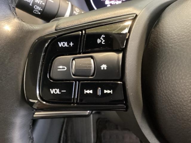 ヴェゼル ｅ：ＨＥＶＺ　光触媒抗菌消臭施工済　障害物センサー　ナビ　シートヒーター　ＥＴＣ　盗難防止装置　Ｒカメラ　フルセグテレビ　スマ－トキ－　アクティブクルーズ　Ｐセンサー　サイドエアバッグ　フルオートエアコン　４ＷＤ車（13枚目）