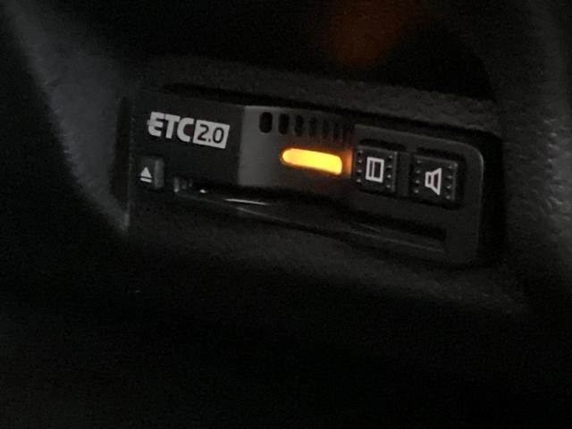 ヴェゼル ｅ：ＨＥＶＺ　光触媒抗菌消臭施工済　障害物センサー　ナビ　シートヒーター　ＥＴＣ　盗難防止装置　Ｒカメラ　フルセグテレビ　スマ－トキ－　アクティブクルーズ　Ｐセンサー　サイドエアバッグ　フルオートエアコン　４ＷＤ車（18枚目）