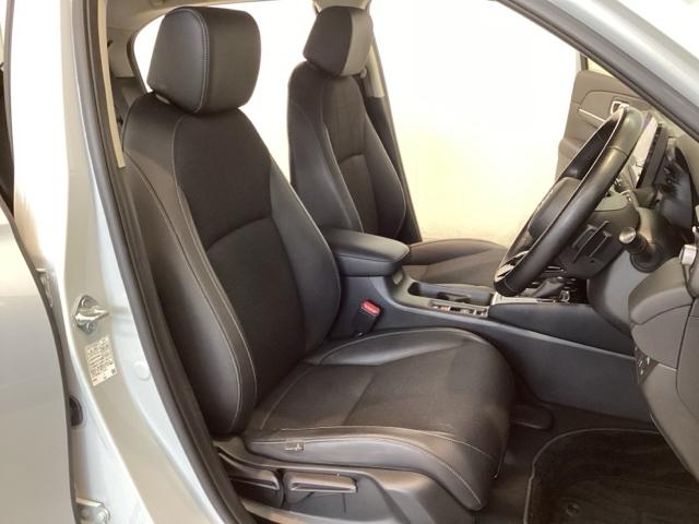 ヴェゼル ｅ：ＨＥＶＺ　光触媒抗菌消臭施工済　障害物センサー　ナビ　シートヒーター　ＥＴＣ　盗難防止装置　Ｒカメラ　フルセグテレビ　スマ－トキ－　アクティブクルーズ　Ｐセンサー　サイドエアバッグ　フルオートエアコン　４ＷＤ車（20枚目）