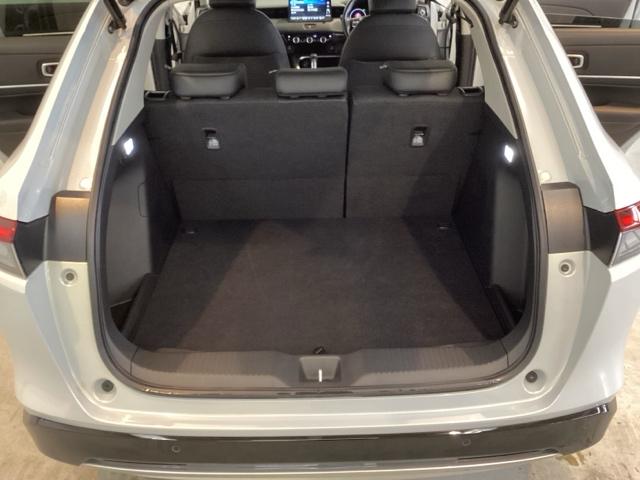 ヴェゼル ｅ：ＨＥＶＺ　光触媒抗菌消臭施工済　障害物センサー　ナビ　シートヒーター　ＥＴＣ　盗難防止装置　Ｒカメラ　フルセグテレビ　スマ－トキ－　アクティブクルーズ　Ｐセンサー　サイドエアバッグ　フルオートエアコン　４ＷＤ車（24枚目）