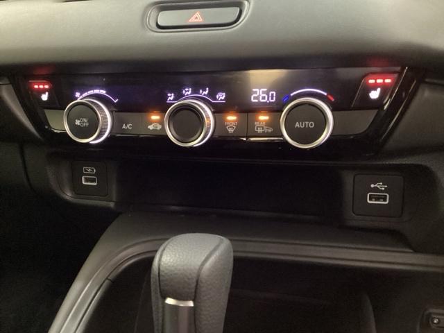 ヴェゼル e:HEVX 光触媒抗菌消臭施工済 ドラレコ前後 障害物センサー ナビ シートヒーター ETC ソナー Rカメラ クルコン エアコン シ-トヒ-タ- スマキー VSA LEDライト DVD エアバッグ ABS(11枚目)