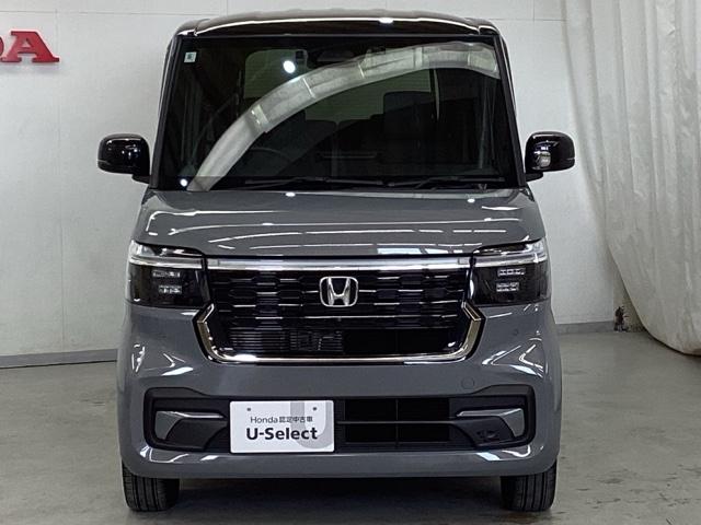 N-BOXカスタム ターボコーディネートスタイル 中古スタッドレスタイヤ、純正メモリーナビ、ドライブレコーダー前後装着+ETC付 当社デモカー サイドエアバッグ LEDライト 前席シートヒーター フルセグTV スマキー DVD VSA ベンチシート(4枚目)