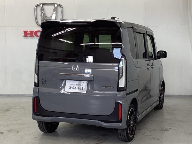 N-BOXカスタム ターボコーディネートスタイル 中古スタッドレスタイヤ、純正メモリーナビ、ドライブレコーダー前後装着+ETC付 当社デモカー サイドエアバッグ LEDライト 前席シートヒーター フルセグTV スマキー DVD VSA ベンチシート(5枚目)