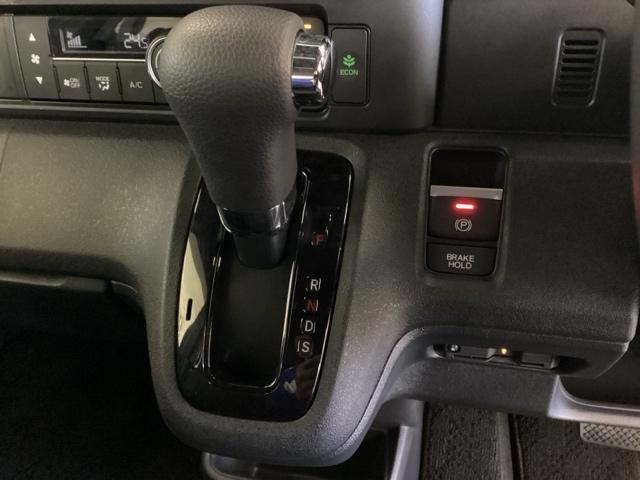 N-BOXカスタム ターボコーディネートスタイル 中古スタッドレスタイヤ、純正メモリーナビ、ドライブレコーダー前後装着+ETC付 当社デモカー サイドエアバッグ LEDライト 前席シートヒーター フルセグTV スマキー DVD VSA ベンチシート(11枚目)