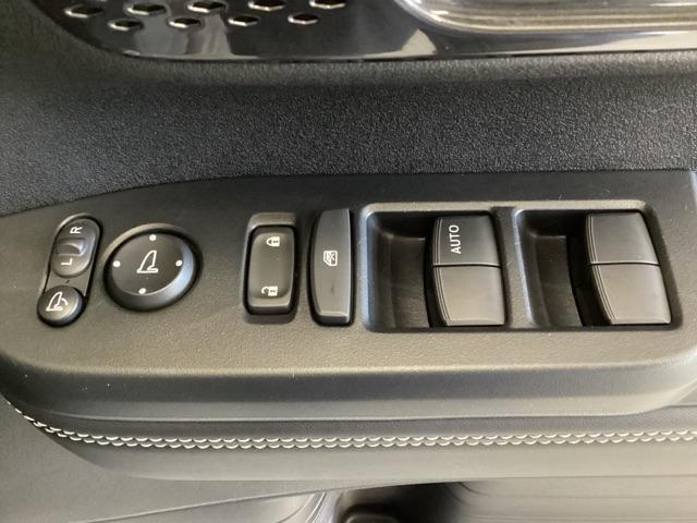 N-BOXカスタム ターボコーディネートスタイル 中古スタッドレスタイヤ、純正メモリーナビ、ドライブレコーダー前後装着+ETC付 当社デモカー サイドエアバッグ LEDライト 前席シートヒーター フルセグTV スマキー DVD VSA ベンチシート(25枚目)