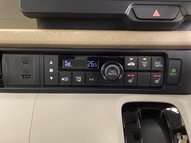 N-BOX ファッションスタイル 中古スタッドレスタイヤ、純正メモリーナビ、ドライブレコーダー前後装着+ETC付 当社デモカー USB ドラレコ ベンチシート エアバッグ リアカメラ ESC クルコン 4WD スマートキー ナビTV(12枚目)