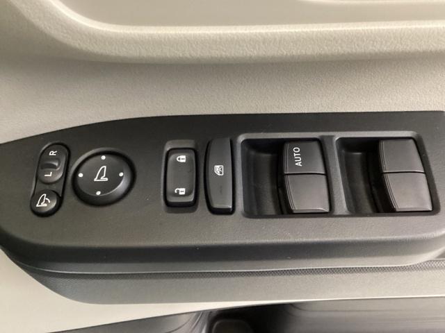 N-BOX ファッションスタイル 中古スタッドレスタイヤ、純正メモリーナビ、ドライブレコーダー前後装着+ETC付 当社デモカー USB ドラレコ ベンチシート エアバッグ リアカメラ ESC クルコン 4WD スマートキー ナビTV(24枚目)