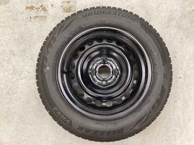 フィット e:HEVホーム 中古スタッドレスタイヤ、純正ナビディスプレー、ドライブレコーダー前後装着+ETC付 当社デモカー リヤカメラ VSA サイドカーテンエアバック 前後ソナー スマートキ ECONモード 踏み間違い防止(3枚目)