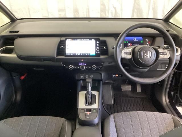 フィット e:HEVホーム 中古スタッドレスタイヤ、純正ナビディスプレー、ドライブレコーダー前後装着+ETC付 当社デモカー リヤカメラ VSA サイドカーテンエアバック 前後ソナー スマートキ ECONモード 踏み間違い防止(7枚目)