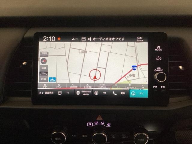 フィット e:HEVホーム 中古スタッドレスタイヤ、純正ナビディスプレー、ドライブレコーダー前後装着+ETC付 当社デモカー リヤカメラ VSA サイドカーテンエアバック 前後ソナー スマートキ ECONモード 踏み間違い防止(9枚目)