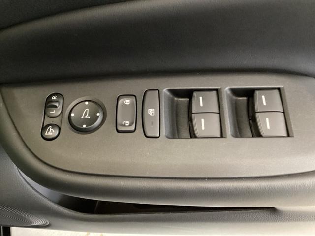 フィット e:HEVホーム 中古スタッドレスタイヤ、純正ナビディスプレー、ドライブレコーダー前後装着+ETC付 当社デモカー リヤカメラ VSA サイドカーテンエアバック 前後ソナー スマートキ ECONモード 踏み間違い防止(23枚目)