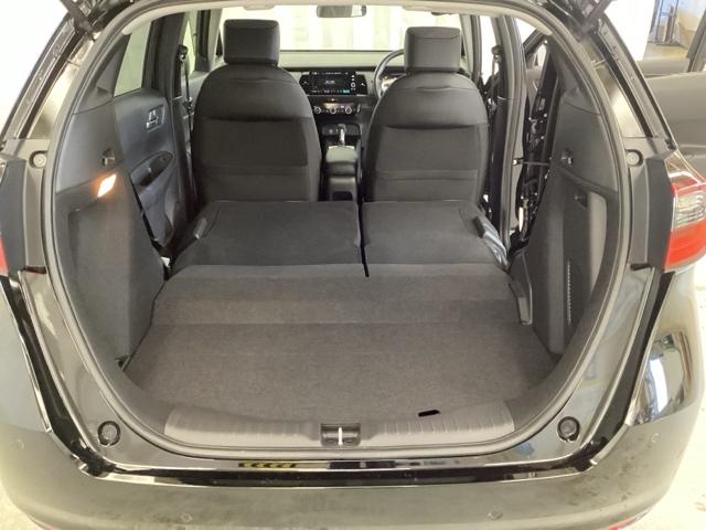 フィット e:HEVホーム 中古スタッドレスタイヤ、純正ナビディスプレー、ドライブレコーダー前後装着+ETC付 当社デモカー リヤカメラ VSA サイドカーテンエアバック 前後ソナー スマートキ ECONモード 踏み間違い防止(27枚目)