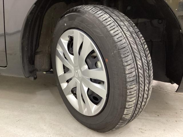フィット e:HEVホーム 中古スタッドレスタイヤ、純正ナビディスプレー、ドライブレコーダー前後装着+ETC付 当社デモカー リヤカメラ VSA サイドカーテンエアバック 前後ソナー スマートキ ECONモード 踏み間違い防止(29枚目)