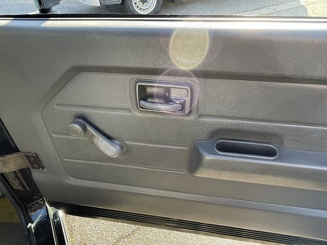 ジムニー ワイルドウインド　運転席エアバッグ　ＡＢＳ　４ＷＤ　パワステ　エアコン・クーラー　純正ＡＷ　フロントフォグランプ（17枚目）