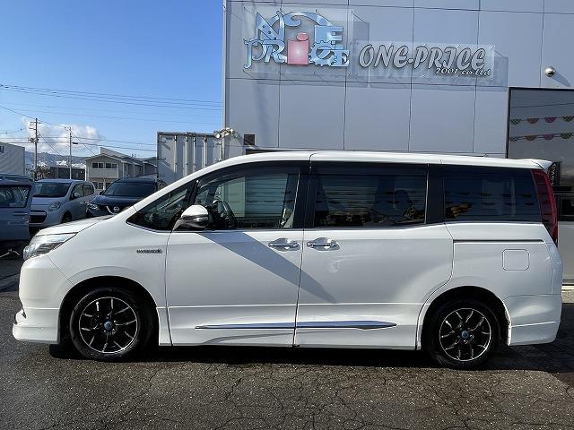 エスクァイア ハイブリッドＧｉ　社外ナビ・Ｂカメラ　フリップダウンモニター　社外ＡＷ　両側パワースライドドア　シートヒーター　ＥＴＣ　モデリスタエアロ　全方位センサー（7枚目）