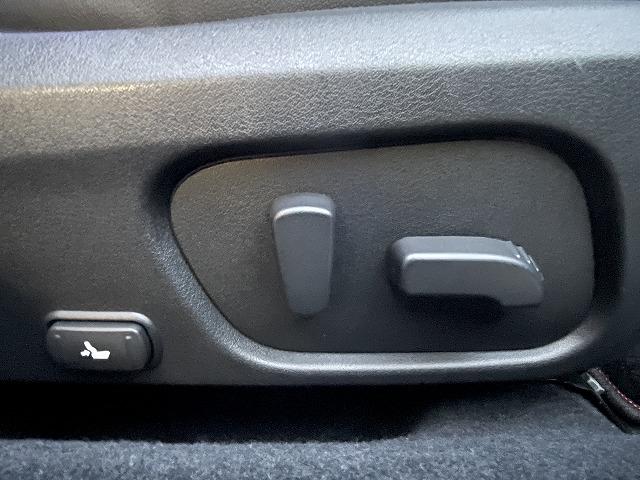 レヴォーグ ２．０ＳＴＩスポーツアイサイト　アイサイト　純正ナビ・Ｂカメラ　スマートビューミラー　シートヒーター　パワーシート　ＥＴＣ　ＳＴＩフロント・サイド・リアスポイラー　ＳＴＩパフォーマンスマフラー　４ＷＤ（18枚目）