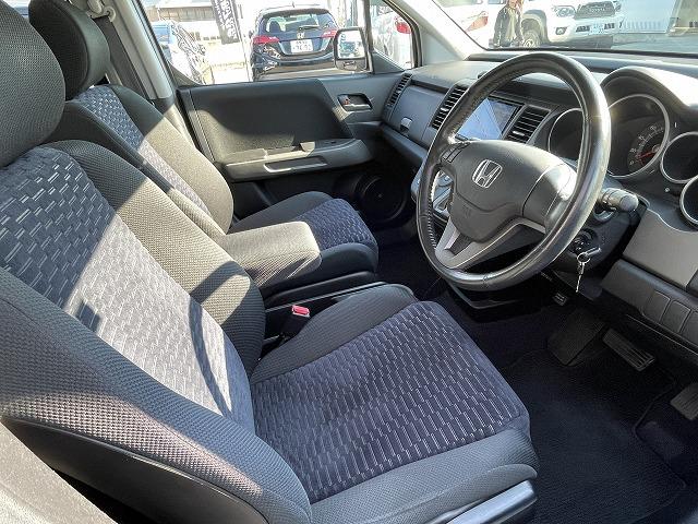 クロスロード ＨＤＤナビエディション　社外ナビ・Ｂカメラ　ルーフキャリア　ＭＴタイヤ　４ＷＤ　７人乗り　純正ＡＷ　ＡＢＳ　横滑り防止装置　盗難防止装置（9枚目）