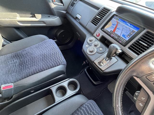 クロスロード ＨＤＤナビエディション　社外ナビ・Ｂカメラ　ルーフキャリア　ＭＴタイヤ　４ＷＤ　７人乗り　純正ＡＷ　ＡＢＳ　横滑り防止装置　盗難防止装置（12枚目）