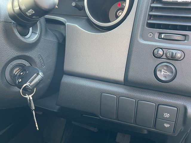 クロスロード ＨＤＤナビエディション　社外ナビ・Ｂカメラ　ルーフキャリア　ＭＴタイヤ　４ＷＤ　７人乗り　純正ＡＷ　ＡＢＳ　横滑り防止装置　盗難防止装置（14枚目）