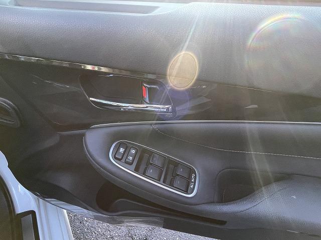 クラウン アスリートＳ　純正ナビ・ＴＶ・Ｂカメラ　パワーシート　ＥＴＣ　純正ＡＷ　サンルーフ　クルーズコントロール　ＡＢＳ　スマートキー　ＭＴモード付（17枚目）