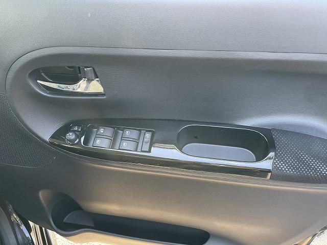 タント カスタムＸ　トップエディションＳＡ　純正ナビ・ＴＶ・Ｂカメラ　左側パワースライドドア　フリップダウンモニター　プッシュスタート　スマートキー　シートヒーター　４ＷＤ　アイドリングストップ　レーンキープアシスト（15枚目）