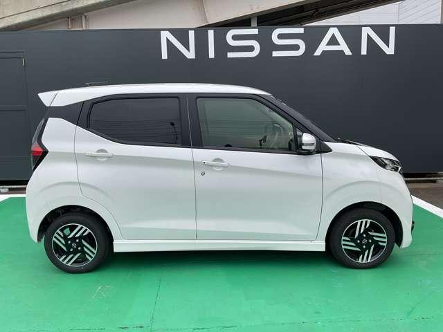 デイズ ６６０　ハイウェイスターＸ　４ＷＤ　９インチ純正ナビ　アラウンドビューＭ（8枚目）
