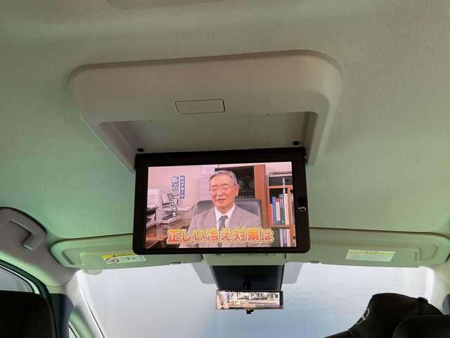 後席モニターついているのでお子様と一緒にお出かけもできますね☆