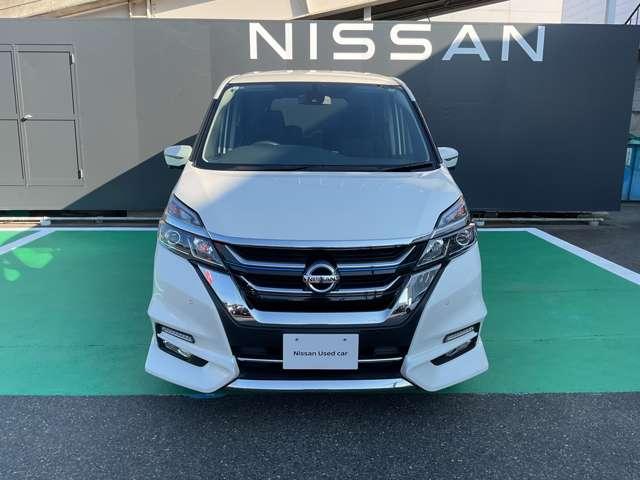 セレナ ２．０　ハイウェイスター　ＶセレクションＩＩ　４ＷＤ　７インチ純正ナビ　クルーズコントロール（11枚目）