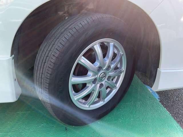 セレナ ２．０　ハイウェイスター　ＶセレクションＩＩ　４ＷＤ　７インチ純正ナビ　クルーズコントロール（12枚目）