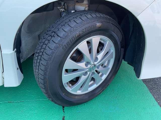 タイヤサイズは１９５／６５Ｒ１５純正アルミホイール付き！（夏タイヤ装着）冬タイヤ、ホイール注文も承っております☆