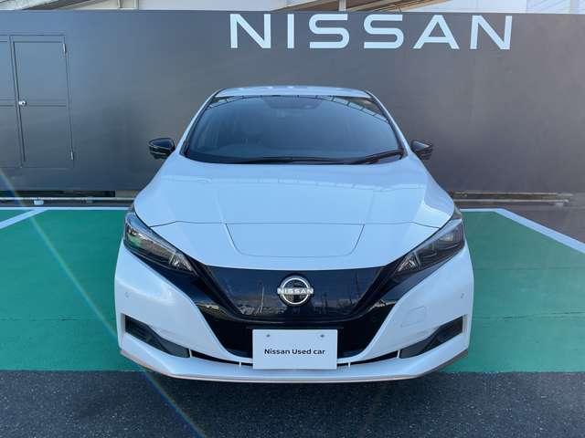 リーフ ｅ＋　Ｘ　９０周年記念車　９インチ純正ナビ　プロパイ　ＥＴＣ（10枚目）