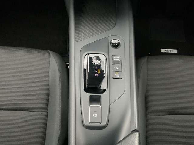 ノート １．２　Ｘ　ＦＯＵＲ　４ＷＤ　９インチ純正ナビ　シートヒーター　ＵＳＢ（16枚目）