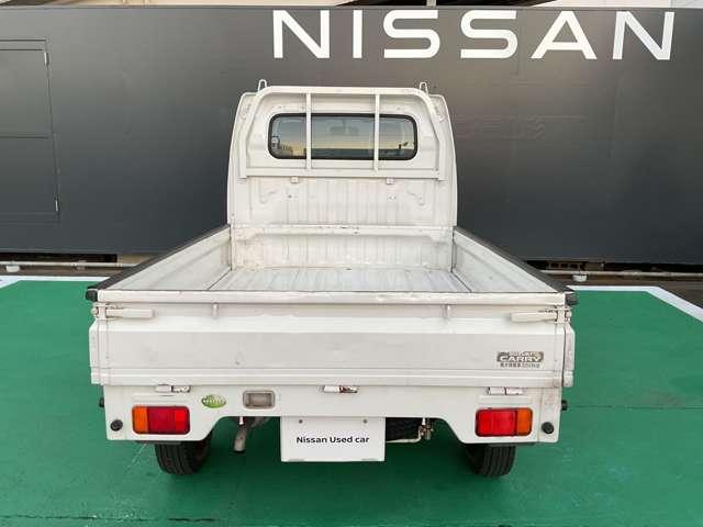 キャリイトラック ６６０　ＫＣエアコン・パワステ　３方開　４ＷＤ　ＡＭ／ＦＭラジオ（8枚目）