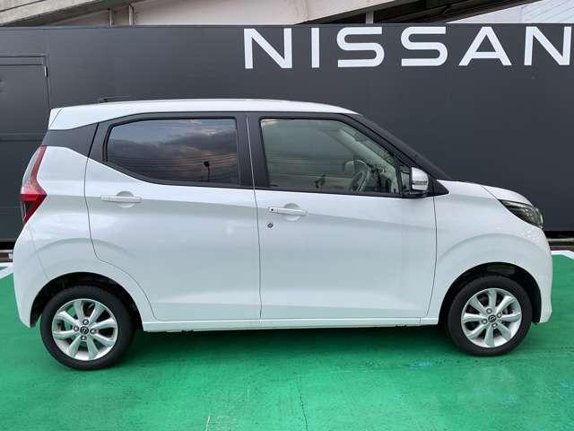 デイズ ６６０　Ｘ　４ＷＤ　９インチ純正ナビ　アラウンドビューＭ　ＵＳＢ（8枚目）