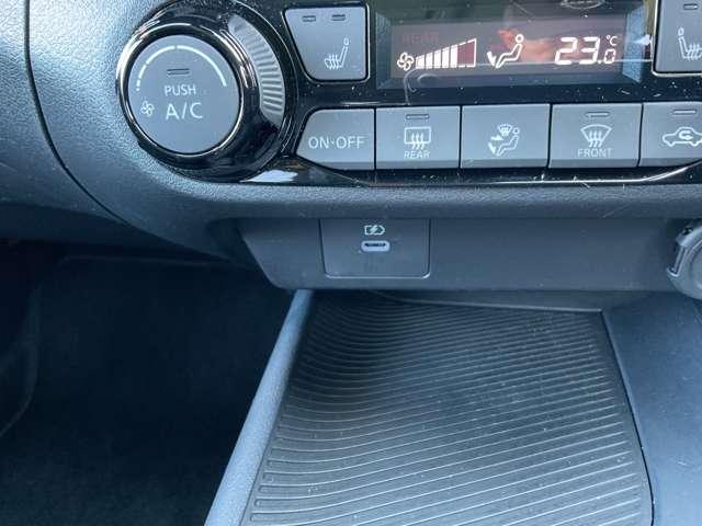 ノート １．２Ｓ　ＦＯＵＲ　４ＷＤ　９インチ純正ナビ　シートヒーター　ＵＳＢ（3枚目）