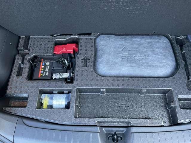 ノート １．２Ｓ　ＦＯＵＲ　４ＷＤ　９インチ純正ナビ　シートヒーター　ＵＳＢ（13枚目）