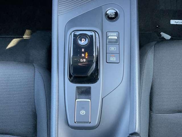 ノート １．２Ｓ　ＦＯＵＲ　４ＷＤ　９インチ純正ナビ　シートヒーター　ＵＳＢ（17枚目）