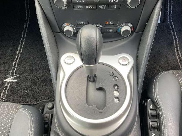 �V�t�g�m�u�̈ʒu���X�e�A�����O�ɋ߂��āA�^�]���₷���ł�����