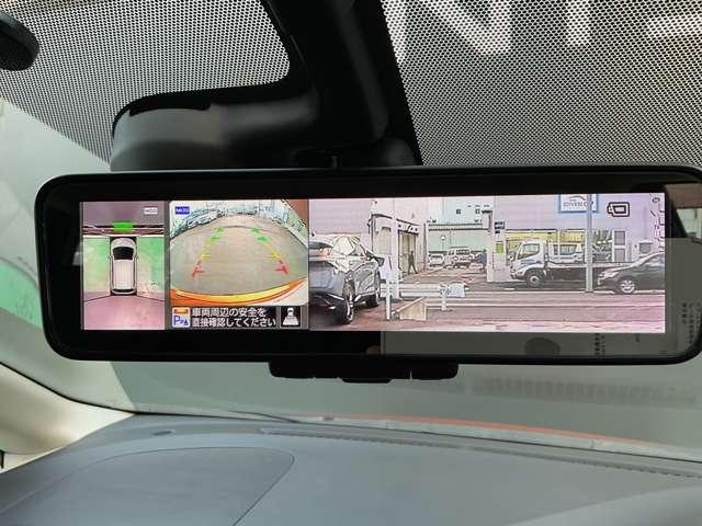 �X�}�[�g���[���~���[�Ō㕔���Ȃɓ���҂����Ă�������E����������Ɗm�ۂł��܂����܂��A���E���h�r���[���j�^�[�͂�����ɉf��܂�