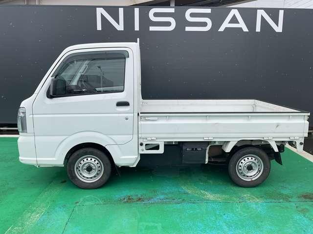 ＮＴ１００クリッパートラック ６６０　ＤＸ　４ＷＤ　ＡＭ／ＦＭラジオ　ＭＴ車（4枚目）