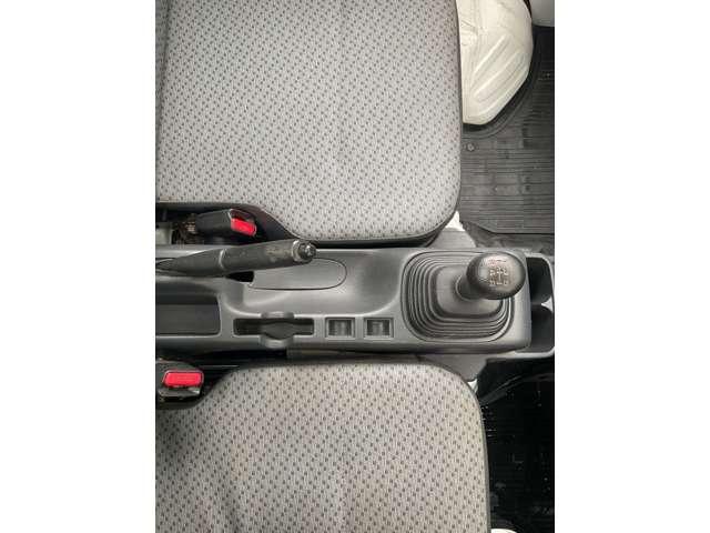 ＮＴ１００クリッパートラック ６６０　ＤＸ　４ＷＤ　ＡＭ／ＦＭラジオ　ＭＴ車（10枚目）