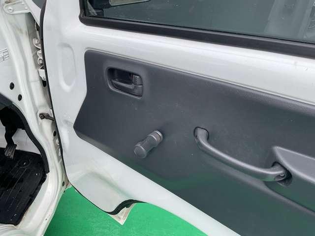ＮＴ１００クリッパートラック ６６０　ＤＸ　４ＷＤ　ＡＭ／ＦＭラジオ　ＭＴ車（12枚目）
