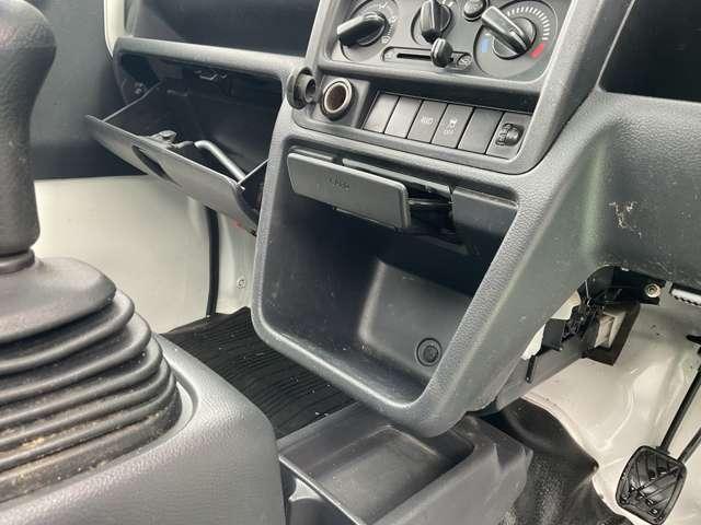 ＮＴ１００クリッパートラック ６６０　ＤＸ　４ＷＤ　ＡＭ／ＦＭラジオ　ＭＴ車（14枚目）