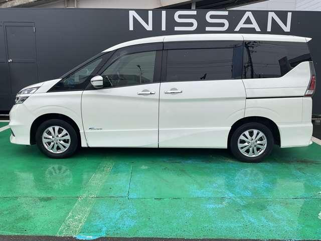 セレナ ２．０　ハイウェイスター　プロパイロット　エディション　４ＷＤ　７インチ純正ナビ　ＥＴＣ　ＵＳＢ（9枚目）