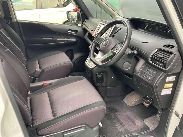 セレナ ２．０　ハイウェイスター　プロパイロット　エディション　４ＷＤ　７インチ純正ナビ　ＥＴＣ　ＵＳＢ（30枚目）