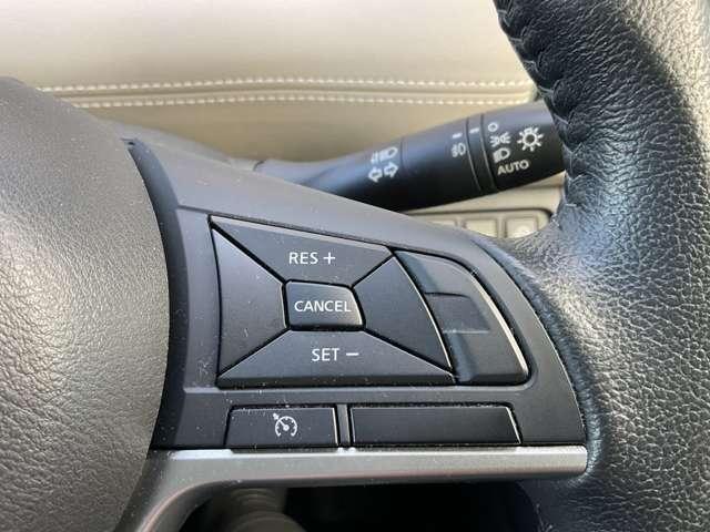 ��s�ԂƂ̋����𑪒肵�A�^�]�҂��Z�b�g�����ԑ�������Ƃ��ăV�X�e�����A�N�Z���ƃu���[�L�̑�����s���A�ԑ��ɉ������Ԋԋ�����ۂ��Ȃ��瑖�s���܂��B����ɂ��A�������s���̃h���C�o�[�̉^�]���ׂ��y�����܂�