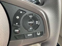 ���饹���������֤��Ƥ��륫��餬��Լ֤Ȥμִֵ�Υ��¬�ꤷ�ƹ�®ƻϩ�ν��ڻ���Ŭ�ڤʲø�®��Ԥ�������ִֵ�Υ���ݻ����ʤ��鱿ž�Ԥ����������֥졼����������������ֽ����褦�ٱ礹�륷���ƥ�Ǥ� 3